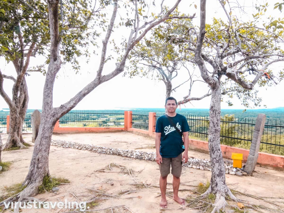 Ngos-ngosan di Makam Papan Tinggi Kota Barus 