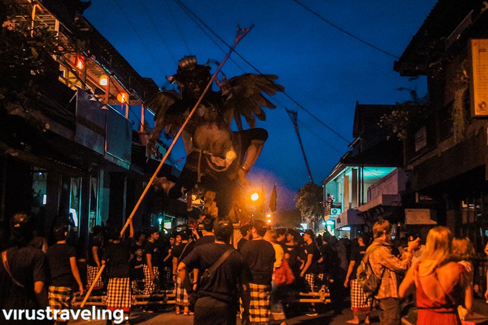 Suasana Nyepi di Bali mengarak ogoh-ogoh