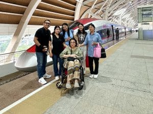 Kereta Cepat Whoosh Jakarta Bandung Bareng Keluarga