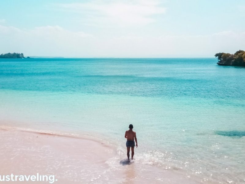 pantai tangsi pantai pink di lombok by virustraveling